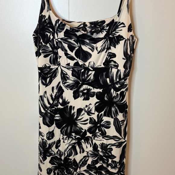 Chic Black and White Floral Midi Dress - Picture 5 of 8